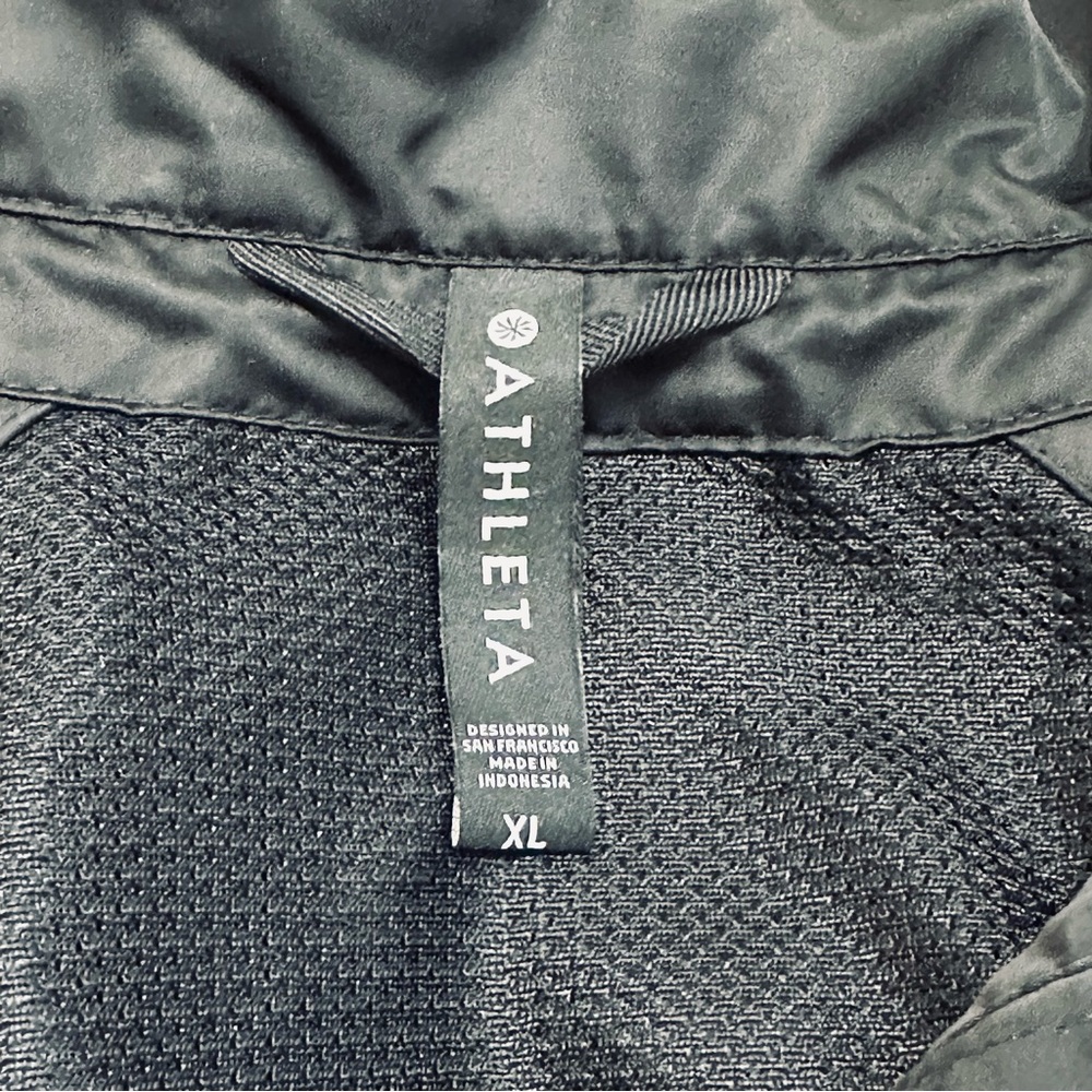 Athleta Escape black lightweight cinched long jacket, size XL - Picture 10 of 13